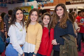 Grupo de alumnas. Jornadas de Puertas Abiertas de la Universidad de Málaga. Complejo Polideportivo Universitario. Abril de 2016