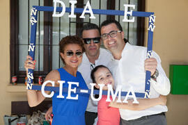 Laura Esteban, Antonio José Hierro y Álvaro García en la fiesta del Día del Español. Centro Internacional de Español de la Universidad de Málaga. Junio de 2016