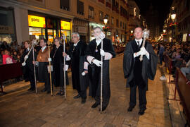 Adelaida de la Calle, José Manuel Roldán y Antonio Ramírez de Arellano junto a otros representantes de la Universidad de Málaga en el desfile procesional de la Hermandad de los Estudiantes. Málaga. Abril de 2014