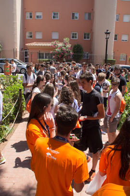 Alumnos entrando al parque. Aventura Amazonia Marbella. Olimpiada Española de Economía, Fase Nacional. Marbella. Junio de 2015