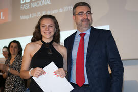Entrega del décimo premio a Celia Barceló. Entrega de premios en el Paraninfo de la Universidad de Málaga. Olimpiada Española de Economía, Fase Nacional. Junio de 2015