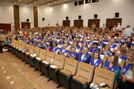 Asistentes a la graduación del alumnado del Aula de Mayores de la Universidad de Málaga. Paraninfo. Junio de 2015