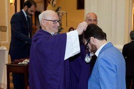 Entrega de medalla de la Cofradía de Estudiantes. Misa de Lunes Santo. Iglesia de San Agustín. Marzo de 2015