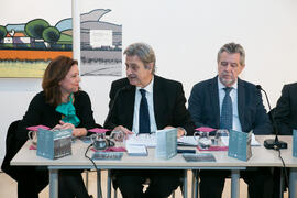 Mariluz Reguero, Salvador Moreno Peralta y José María Ruiz Povedano. Mesa redonda sobre la exposición "Paisajes Andaluces" de Eugenio Chicano. Museo del Patrimonio Municipal. Febrero de 2017