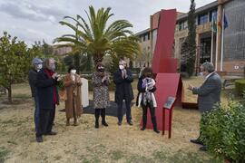 Inauguración de la escultura "6+1", de José Ignacio Díaz de Rábago. Facultad de Ciencias de la Educación y Psicología. Campus de Teatinos. Enero de 2022