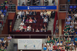 Palco de autoridades. Homenaje del Unicaja Baloncesto a la Facultad de Económicas en su 50 Aniversario. Palacio de Deportes José María Martín Carpena. Mayo de 2015