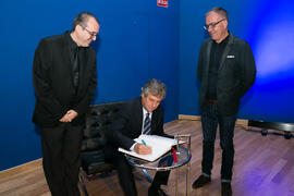 José Francisco Murillo firma el libro de visitas. Inauguración del curso 2018-2019 de la Escuela Técnica Superior de Arquitectura de la Universidad de Málaga. Paraninfo. Octubre de 2018