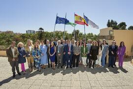 Foto de grupo tras la toma de posesión de nuevos Vicerrectores adjuntos y personal asesor del Rector de la Universidad de Málaga. Edificio del Rectorado. Abril de 2024