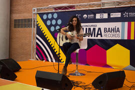 Concierto del III Certamen de Cantautores Destino UMA. Jornadas de Puertas Abiertas de la Universidad de Málaga. Complejo Polideportivo Universitario. Abril de 2015