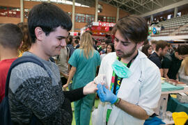 Estand de la Facultad de Medicina. Jornadas de Puertas Abiertas de la Universidad de Málaga. Complejo Polideportivo Universitario. Abril de 2018