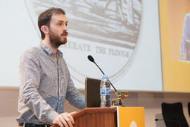 Aitor Fuentes. Presentación del proyecto "Rehabilitación de una masía en el Empordà, Girona". V Foro Arquia/Próxima 2016: Futuro Imperfecto. Paraninfo. Octubre de 2016