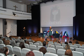 Dialogando sobre "cómo convertir tus dramas en una bonita historia" con Raquel Haro. Facultad de Psicología y Logopedia de la Universidad de Málaga. Febrero de 2022