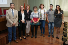 Foto de grupo previa a la mesa redonda "Emprendimiento femenino en la gastronomía". Seminario "Emprende 21". Facultad de Ciencias Económicas y Empresariales. Octubre de 2016