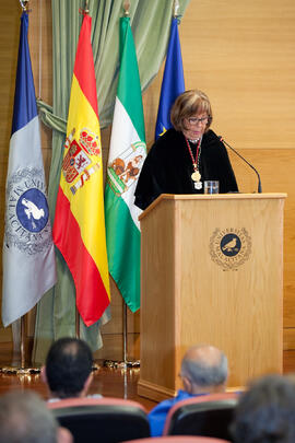 Adelaida de la Calle en la investidura como Doctor "Honoris Causa" de Miguel Delibes de Castro por la Facultad de Ciencias de la Universidad de Málaga. Rectorado. Junio de 2014