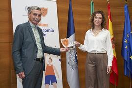 Entrega de Premio del Aula de Economía y Deporte de la Universidad de Málaga al Club Atletismo Nerja. Edificio del Rectorado. Febrero de 2024