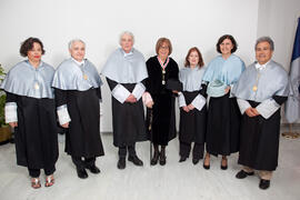 Michelle Mattelart y Armand Mattelart junto con los apadrinados y miembros representantes de la ceremonia de investidura como Doctores "Honoris Causa" por la Facultad de Ciencias de la Comunicación de la Universidad de Málaga. Abril de 2014