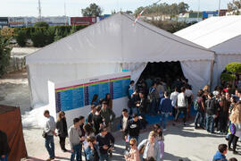 Carpas para charlas informativas. Jornadas de Puertas Abiertas de la Universidad de Málaga. Complejo Polideportivo Universitario. Abril de 2016