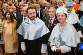 Llegada de María José de la Torre y Carlos Álvarez a su investidura como Doctor "Honoris Causa" por la Facultad de Filosofía y Letras de la Universidad de Málaga. Paraninfo. Mayo de 2018