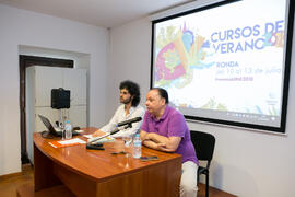 Manuel Ruiz presenta la conferencia de Rubén Pérez Trujillano. Curso "Un siglo de la Asamblea de Ronda". Cursos de Verano de la Universidad de Málaga. Ronda. Julio de 2018