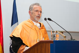Lázaro Rodríguez Ariza en la imposición de la Medalla de Oro de la Universidad de Málaga a la Universidad de Granada. Paraninfo. Diciembre de 2016