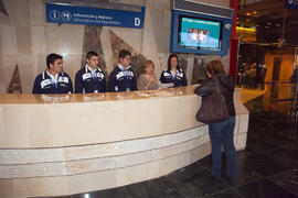 Entrega de acreditaciones y documentación. 3º Congreso Internacional de Actividad Físico-Deportiva para Mayores de la Universidad de Málaga. Palacio de Ferias y Congresos de Málaga. Marzo de 2009