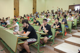 Examen en el aula Magna de la Facultad de Económicas y Empresariales. Olimpiada Española de Economía, Fase Nacional. Málaga. Junio de 2015