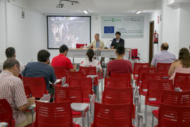 Francisco José Rodríguez presenta la conferencia de Alberto Moreno. Curso "Patrimonio y Turismo Cultural". Cursos de Verano de la Universidad de Málaga. Vélez Málaga. Julio de 2018