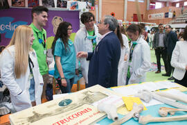 José Ángel Narváez en el estand de Medicina. Jornadas de Puertas Abiertas de la Universidad de Málaga. Complejo Polideportivo Universitario. Abril de 2018