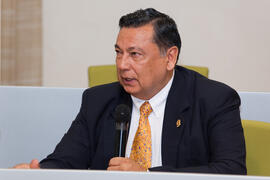 Lectura del informe del Secretario General. X Pleno del Consejo Universitario Iberoamericano (CUIB) de la Universidad de Málaga. Rectorado. Marzo de 2012