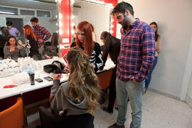 Sesión de maquillaje. Ensayos para la Gala Inaugural de la XXIV edición de Fancine de la Universidad de Málaga. Teatro Cervantes. Noviembre de 2014
