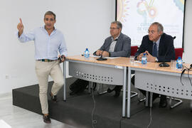 Presentación del taller «Los derechos humanos en la frontera». Curso "La inmigración de personas vulnerables". Cursos de Verano de la Universidad de Málaga. Vélez-Málaga. Julio de 2019