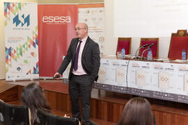 Daniel Salobreña imparte el taller Canvas de Creación de Empresas. Semana del Patrón. Facultad de Ciencias Económicas y Empresariales. Marzo de 2015