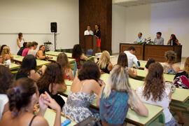 Intervención de los alumnos Valerio Ciruelo y Hazel Susan Harrison. Graduación en el CIE de la Universidad de Málaga. Centro Internacional de Español. Agosto de 2014