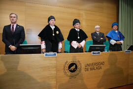 Mesa presidencial en la investidura como Doctor "Honoris Causa" de Antonio Luque por la Facultad de Ciencias de la Universidad de Málaga. Edificio del Rectorado. Octubre de 2016