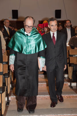 Investidura como Doctor "Honoris Causa" de D. Vicenç Navarro por la Universidad de Málaga. Paraninfo. Diciembre de 2009