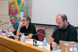 Santi Carrillo presenta la conferencia de Niño de Elche. Curso "Tres generaciones de la música Pop española". Cursos de Verano de la Universidad de Málaga. Málaga. Julio de 2018