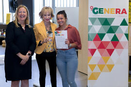 Entrega de diploma. Clausura del programa "Genera". Edificio "The Green Ray". Junio de 2019