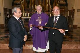 Entrega del bastón de mando de la Universidad de Málaga a la Cofradía de los Estudiantes. Misa de Lunes Santo. Iglesia de San Agustín. Abril de 2017