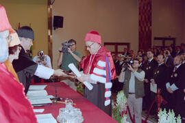 Investidura como Doctor "Honoris Causa" de D. Eduardo García de Enterría por la Universidad de Málaga. Paraninfo. Abril de 1999