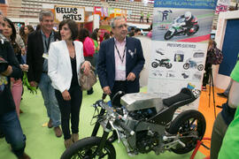 José Francisco Murillo, Ana María Luque y José Ángel Narváez en el estand de Ingenierías Industriales. Jornadas de Puertas Abiertas de la Universidad de Málaga. Complejo Polideportivo Universitario. Abril de 2018