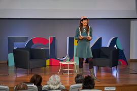 Dialogando sobre "cómo convertir tus dramas en una bonita historia" con Raquel Haro. Facultad de Psicología y Logopedia de la Universidad de Málaga. Febrero de 2022