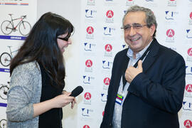 José Ángel Narváez en el estand de Navarro Hnos. y Aula Magna. Jornadas de Puertas Abiertas de la Universidad de Málaga. Complejo Polideportivo Universitario. Abril de 2016