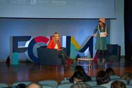 Cristina Mena "Dialogando" con Raquel Haro sobre "cómo convertir tus dramas en una bonita historia". Facultad de Psicología y Logopedia de la Universidad de Málaga. Febrero de 2022