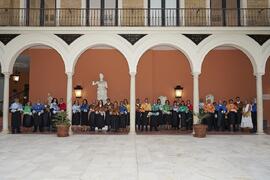 Foto de grupo previa a la Apertura del Curso Académico 2022/2023 de la Universidad de Sevilla y entrega de su medalla de oro a la Universidad de Málaga. Iglesia de la Anunciación, Sevilla. Septiembre de 2022