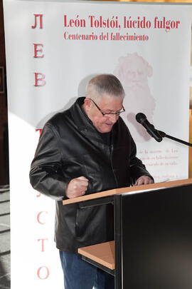 Presentación exposición bibliográfica "León Tolstói. Lúcido fulgor", por el centenario de su fallecimiento. Biblioteca General. Noviembre de 2010