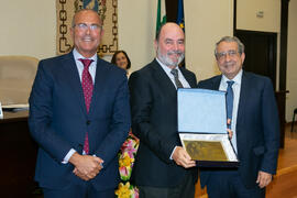 Entrega de Distinción de Honor a Eduardo de Teresa Galván. Celebración de San Lucas. Facultad de Medicina. Noviembre de 2019
