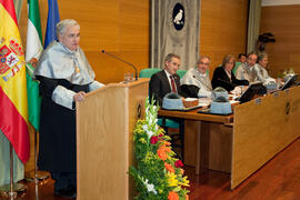 Bernardo Díaz Nosty en la investidura como Doctores "Honoris Causa" de Michelle Mattelart y Armand Mattelart por la Facultad de Ciencias de la Comunicación de la Universidad de Málaga. Rectorado. Abril de 2014