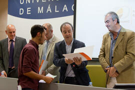 Entrega de premios del concurso por el cual se elige el logo del 50º Aniversario de la Facultad de Económicas. Rectorado. Junio de 2014