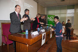 Entrega de premios a los alumnos ganadores de la VIII Olimpiada Local de Economía. Facultad de Ciencias Económicas y Empresariales. Febrero de 2016