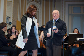 José María Puyana recibe la medalla del Ateneo. Teatro María Cristina. Abril 2015